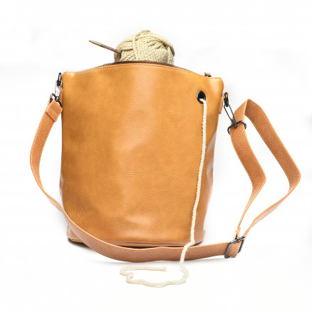 Unwind Strikketaske Lysebrun Pu-læder ø25cm 28cm